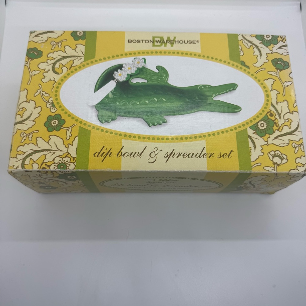 Boston Warehouse Green Alligator Dip Bowl and Spreader Set